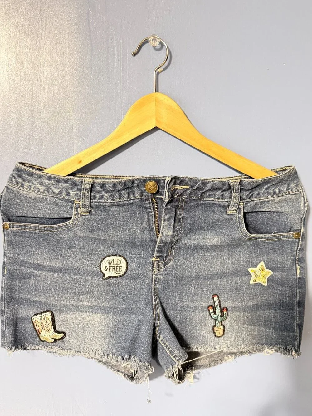 Justice Denim Jean Shorts Boots Cactus Wild & Free Star Patches Size 16 Plus